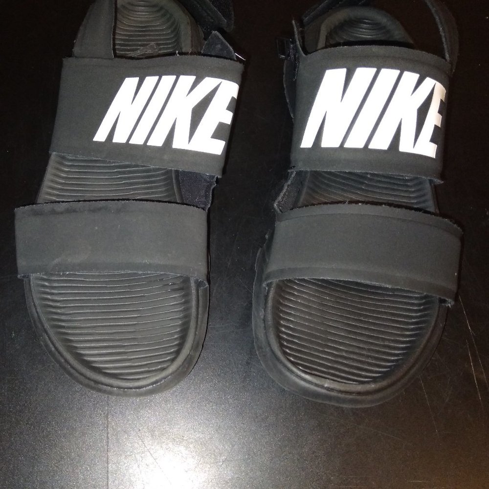 Nike Tanjun Sandal size 9